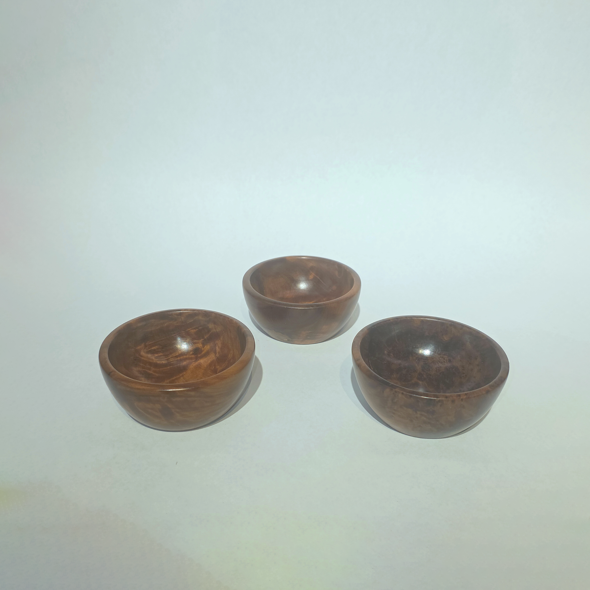 Bol Artisanal en bois de Noyer - 8cm - x3 – Image 3